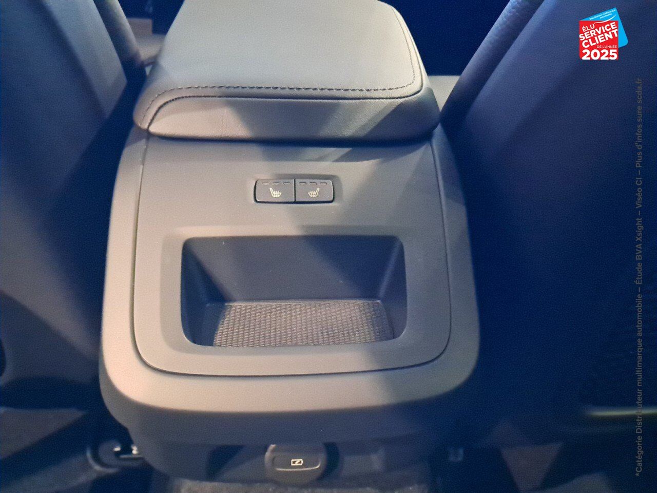 Véhicule d'occasion VOLVO V60 B4 197CH PLUS STYLE DARK DCT 7 chez Volvo Strasbourg