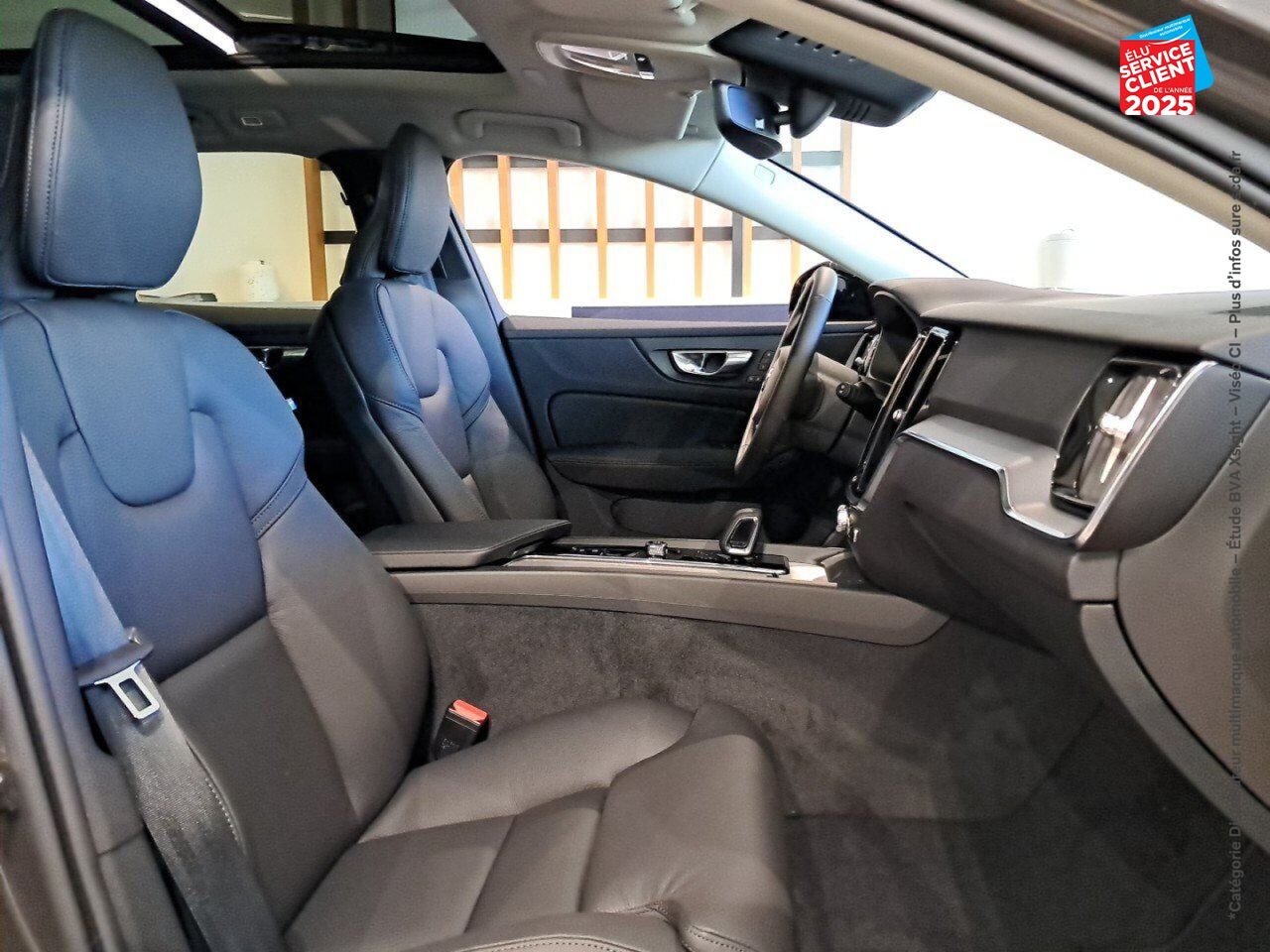 Véhicule d'occasion VOLVO V60 B4 197CH PLUS STYLE DARK DCT 7 chez Volvo Strasbourg