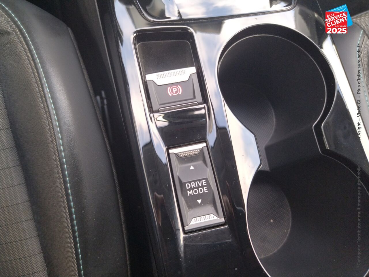Véhicule d'occasion PEUGEOT 208 1.2 PURETECH 100CH S/S ALLURE BUSINESS EAT8 CAMERA chez Renault Colmar