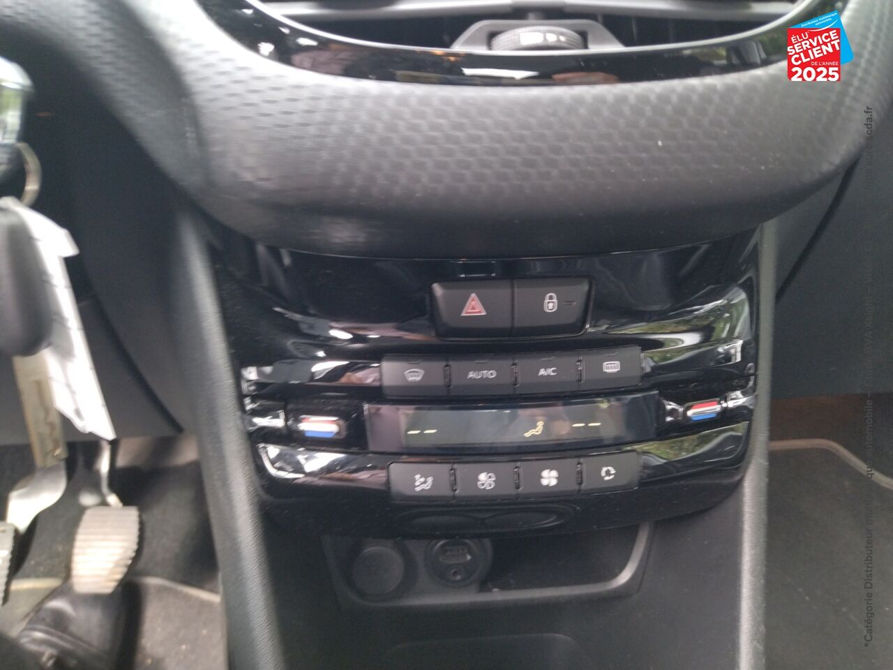 Véhicule d'occasion PEUGEOT 2008 1.2 PURETECH 110CH ALLURE SS chez Dacia Mulhouse