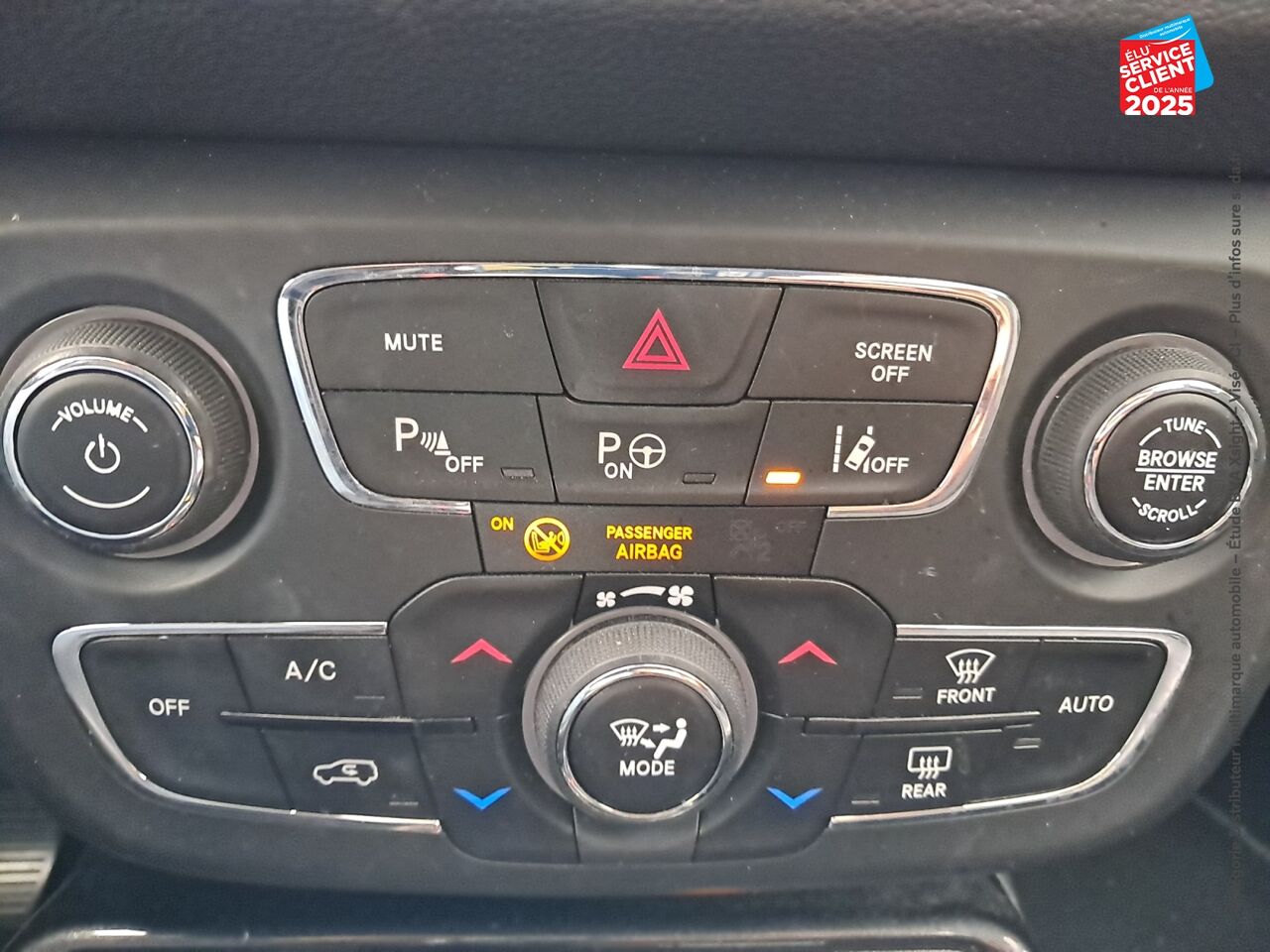 Véhicule d'occasion JEEP COMPASS 1.3 GSE T4 190CH LIMITED 4XE PHEV AT6 GPS RADAR AR chez Renault Haguenau
