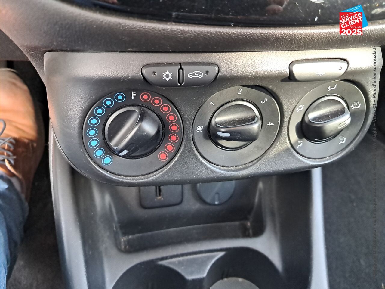 Véhicule d'occasion OPEL CORSA 1.4 90CH DESIGN 120 ANS START/STOP 5P CAMERA chez Renault Colmar