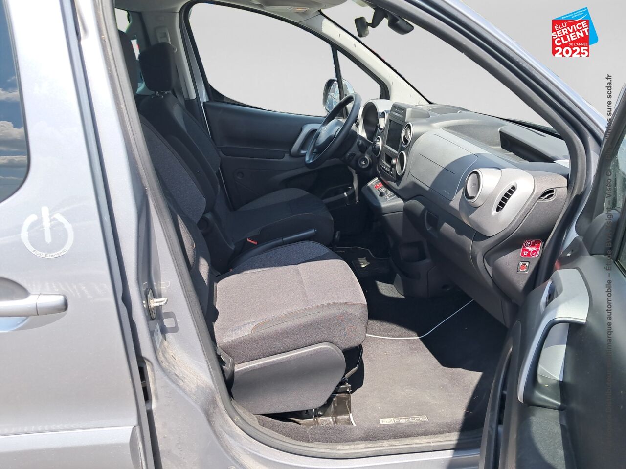 Véhicule d'occasion PEUGEOT PARTNER TEPEE E-ACTIVE chez Toyota Sarreguemines