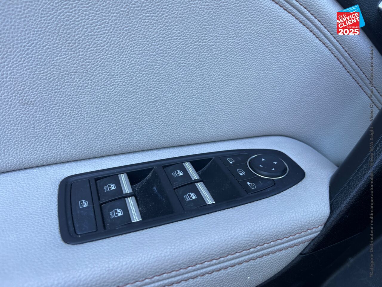 Véhicule d'occasion RENAULT CAPTUR 1.6 E-TECH HYBRIDE INITIALE PARIS -21 chez Renault Saint-Louis
