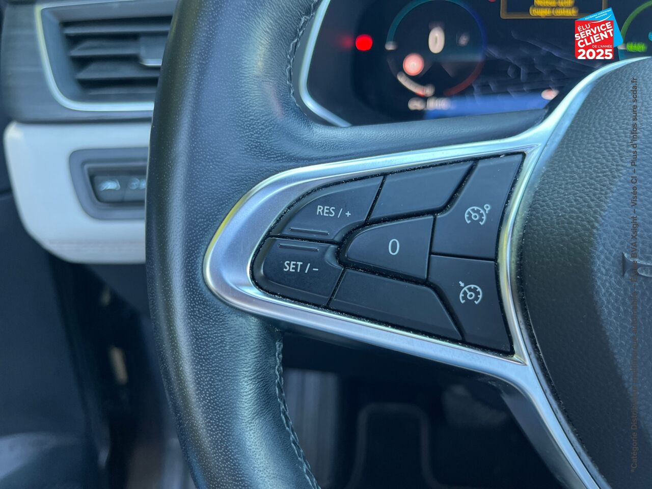 Véhicule d'occasion RENAULT CAPTUR 1.6 E-TECH HYBRIDE INITIALE PARIS -21 chez Renault Saint-Louis