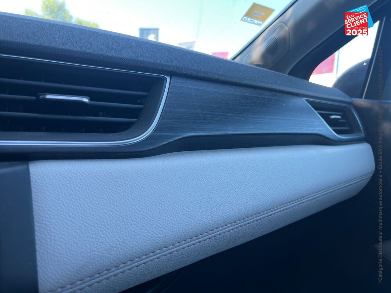 Véhicule d'occasion RENAULT CAPTUR 1.6 E-TECH HYBRIDE INITIALE PARIS -21 chez Renault Saint-Louis