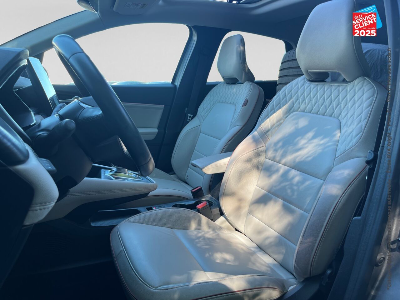 Véhicule d'occasion RENAULT CAPTUR 1.6 E-TECH HYBRIDE INITIALE PARIS -21 chez Renault Saint-Louis