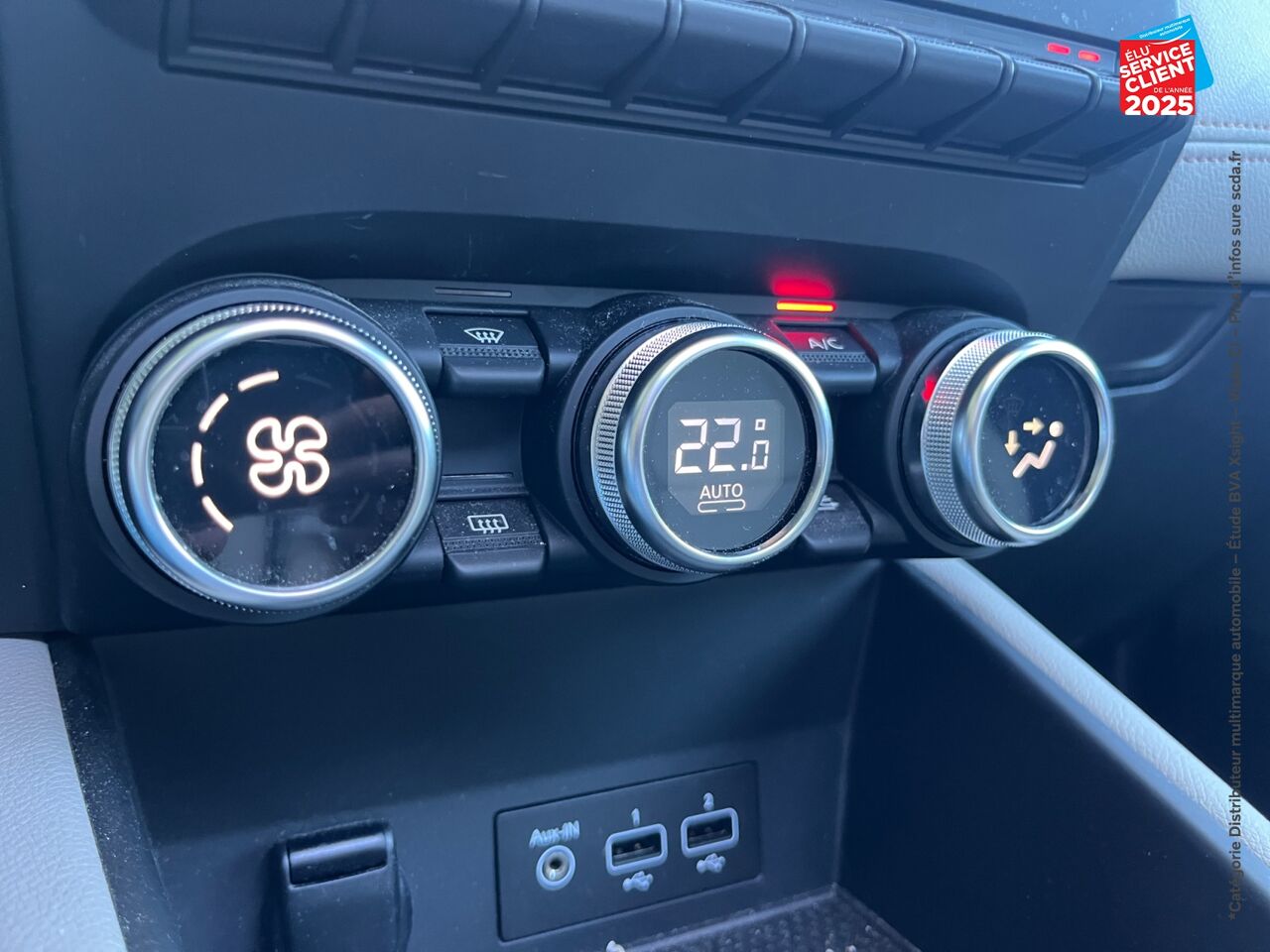 Véhicule d'occasion RENAULT CAPTUR 1.6 E-TECH HYBRIDE INITIALE PARIS -21 chez Renault Saint-Louis