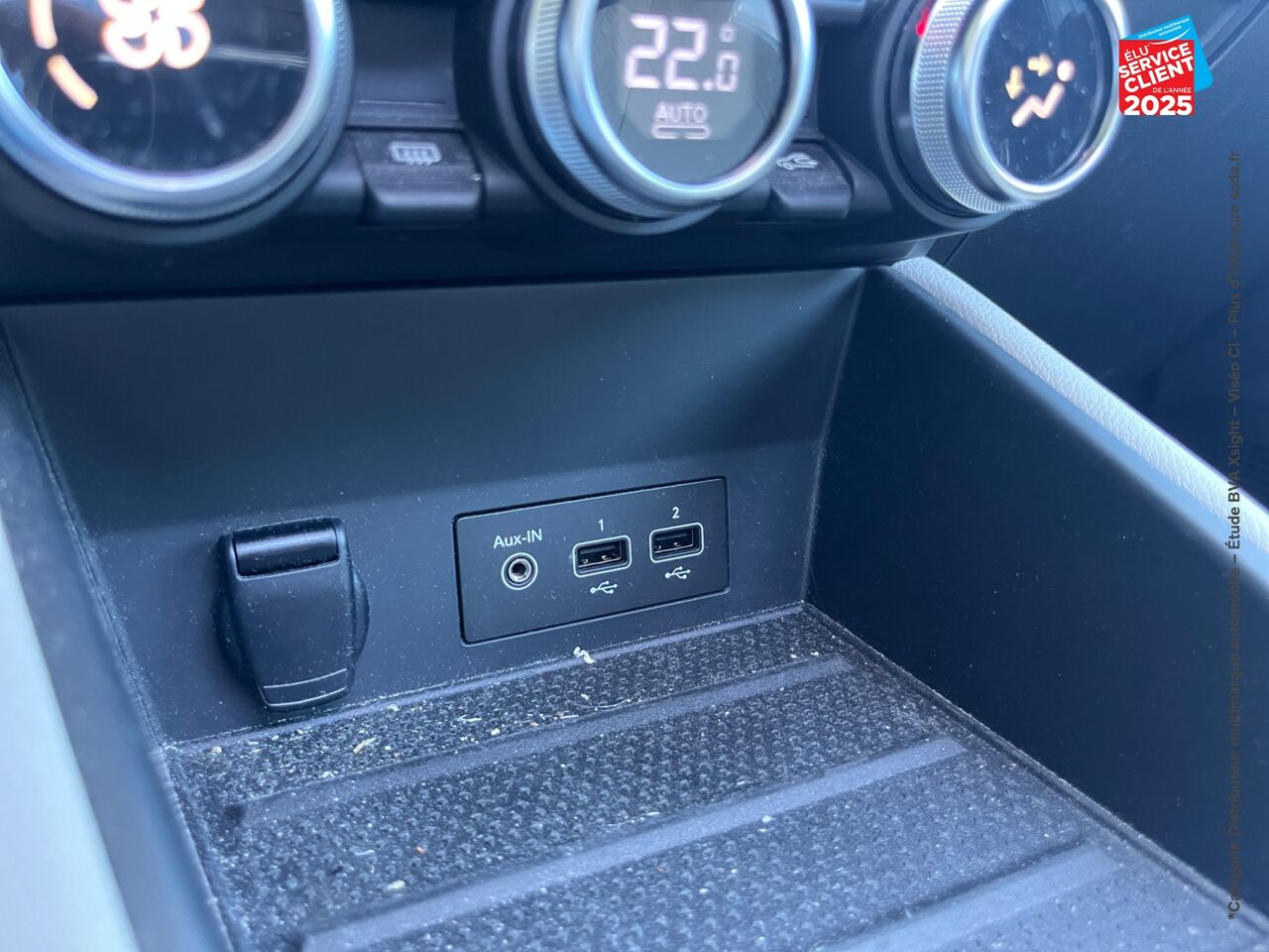 Véhicule d'occasion RENAULT CAPTUR 1.6 E-TECH HYBRIDE INITIALE PARIS -21 chez Renault Saint-Louis