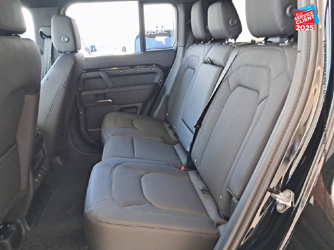 Véhicule d'occasion LAND-ROVER DEFENDER 110 2.0 P300E X-DYNAMIC SE chez BMW Pontarlier