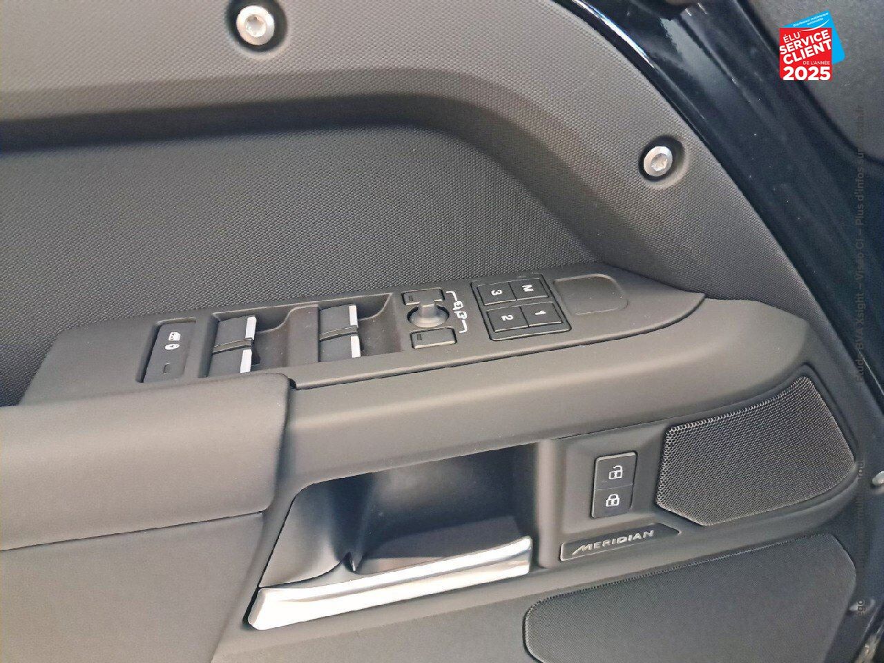 Véhicule d'occasion LAND-ROVER DEFENDER 110 2.0 P300E X-DYNAMIC SE chez BMW Pontarlier