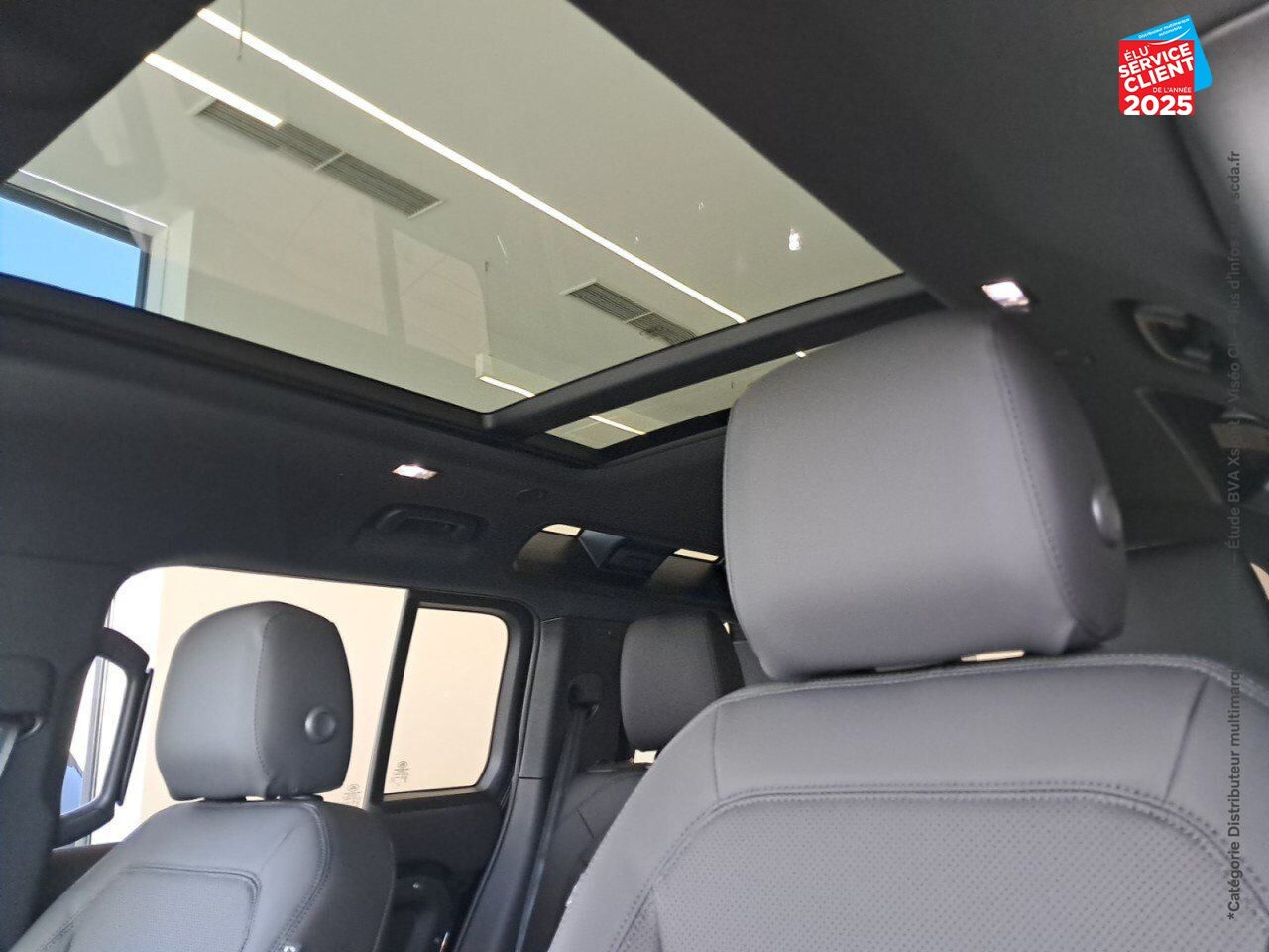 Véhicule d'occasion LAND-ROVER DEFENDER 110 2.0 P300E X-DYNAMIC SE chez BMW Pontarlier