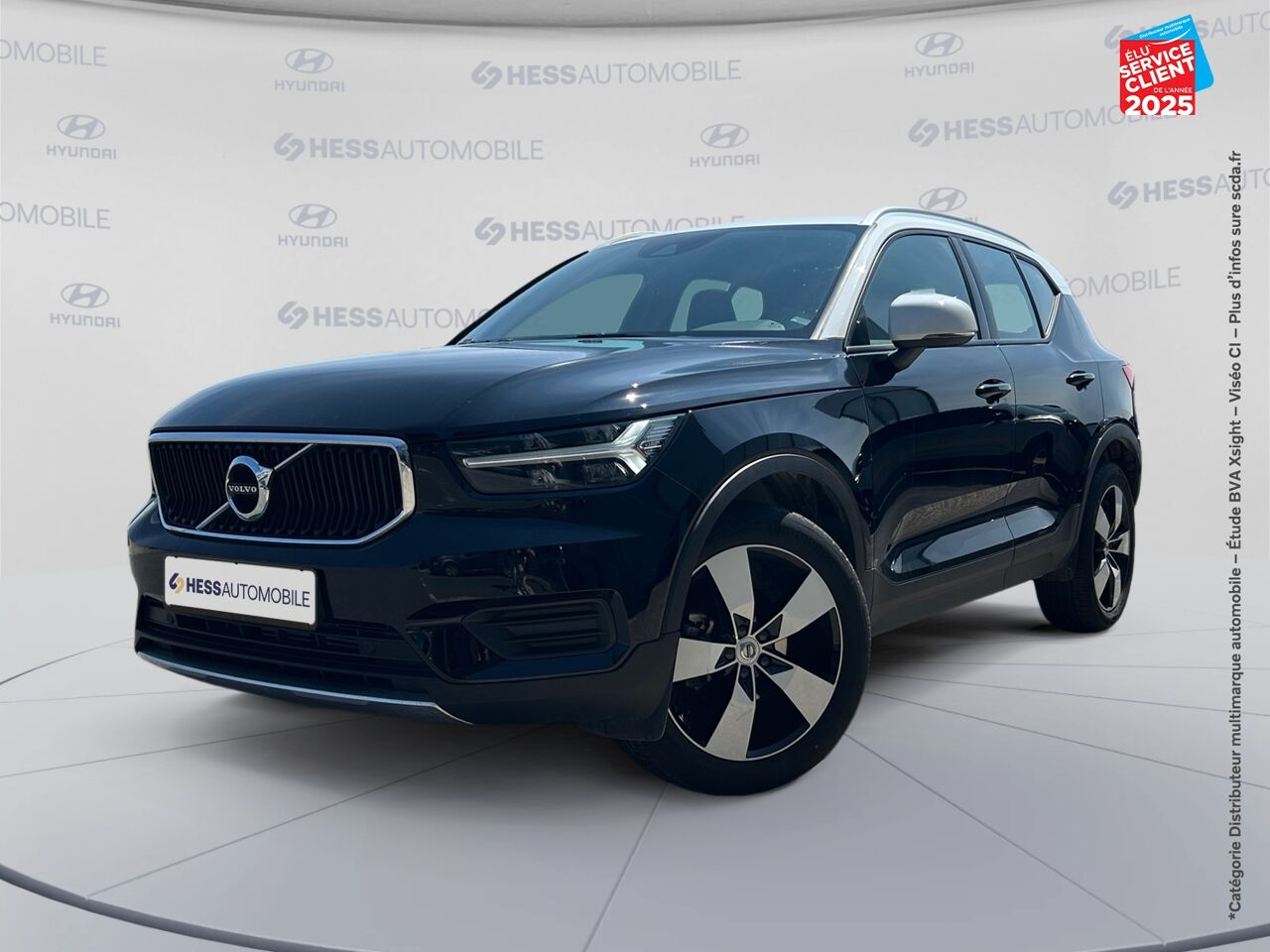 Véhicule d'occasion VOLVO XC40 T2 129CH MOMENTUM BUSINESS GEARTRONIC 8 SIEGES CHAUF VOLANT CHAUF GPS CAMERA CARPLAY chez Toyota Thionville