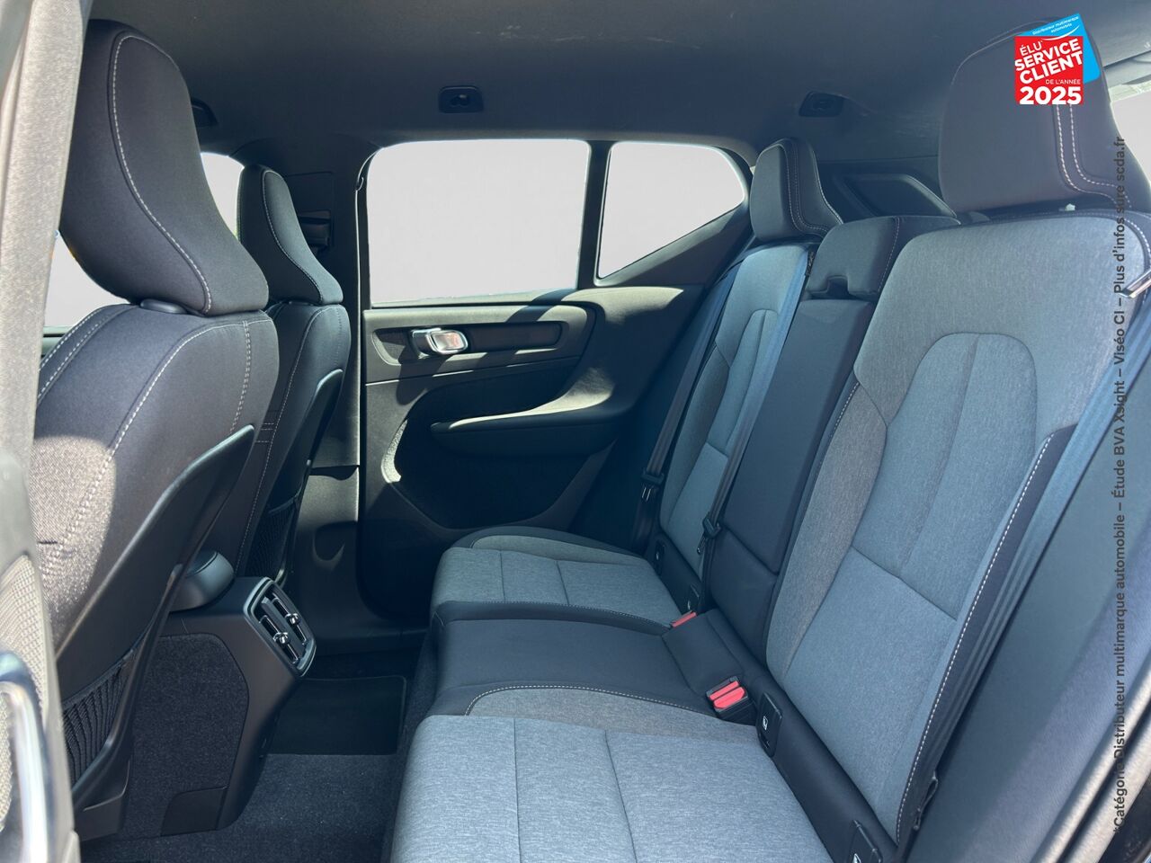 Véhicule d'occasion VOLVO XC40 T2 129CH MOMENTUM BUSINESS GEARTRONIC 8 SIEGES CHAUF VOLANT CHAUF GPS CAMERA CARPLAY chez Toyota Thionville