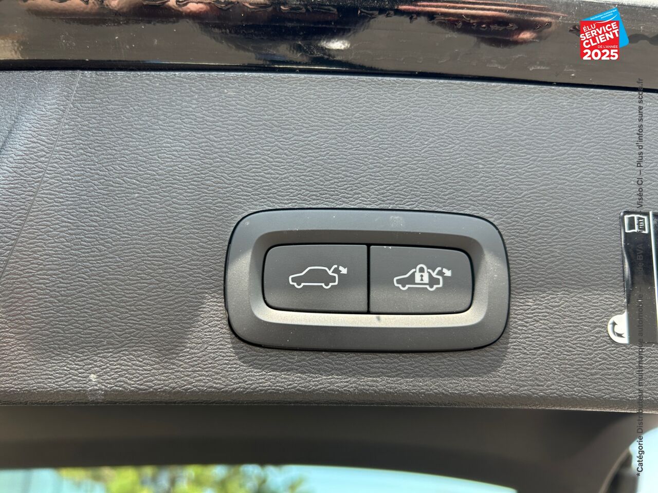 Véhicule d'occasion VOLVO XC40 T2 129CH MOMENTUM BUSINESS GEARTRONIC 8 SIEGES CHAUF VOLANT CHAUF GPS CAMERA CARPLAY chez Toyota Thionville