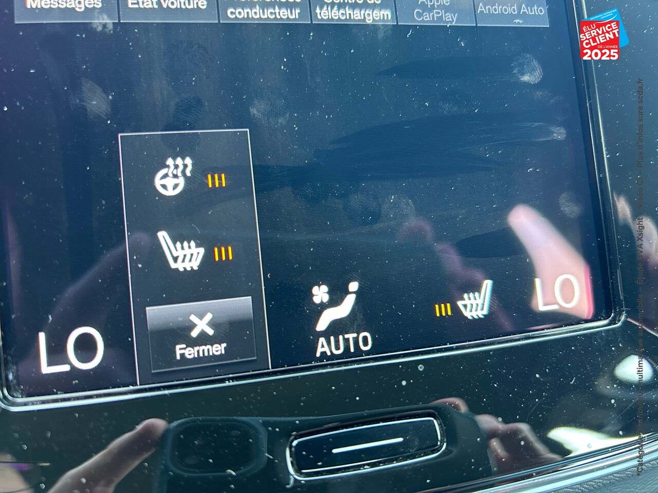 Véhicule d'occasion VOLVO XC40 T2 129CH MOMENTUM BUSINESS GEARTRONIC 8 SIEGES CHAUF VOLANT CHAUF GPS CAMERA CARPLAY chez Toyota Thionville