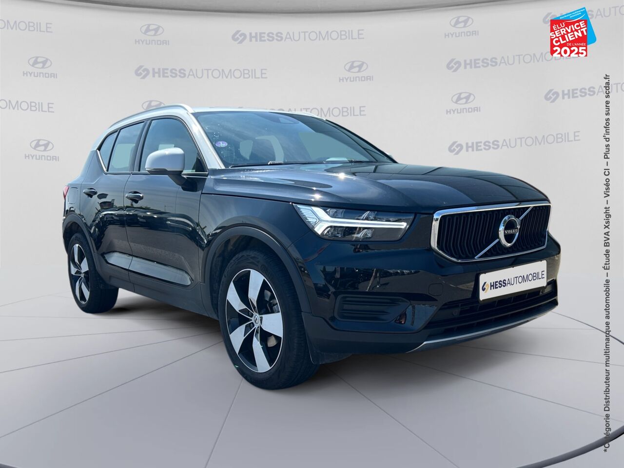 Véhicule d'occasion VOLVO XC40 T2 129CH MOMENTUM BUSINESS GEARTRONIC 8 SIEGES CHAUF VOLANT CHAUF GPS CAMERA CARPLAY chez Toyota Thionville
