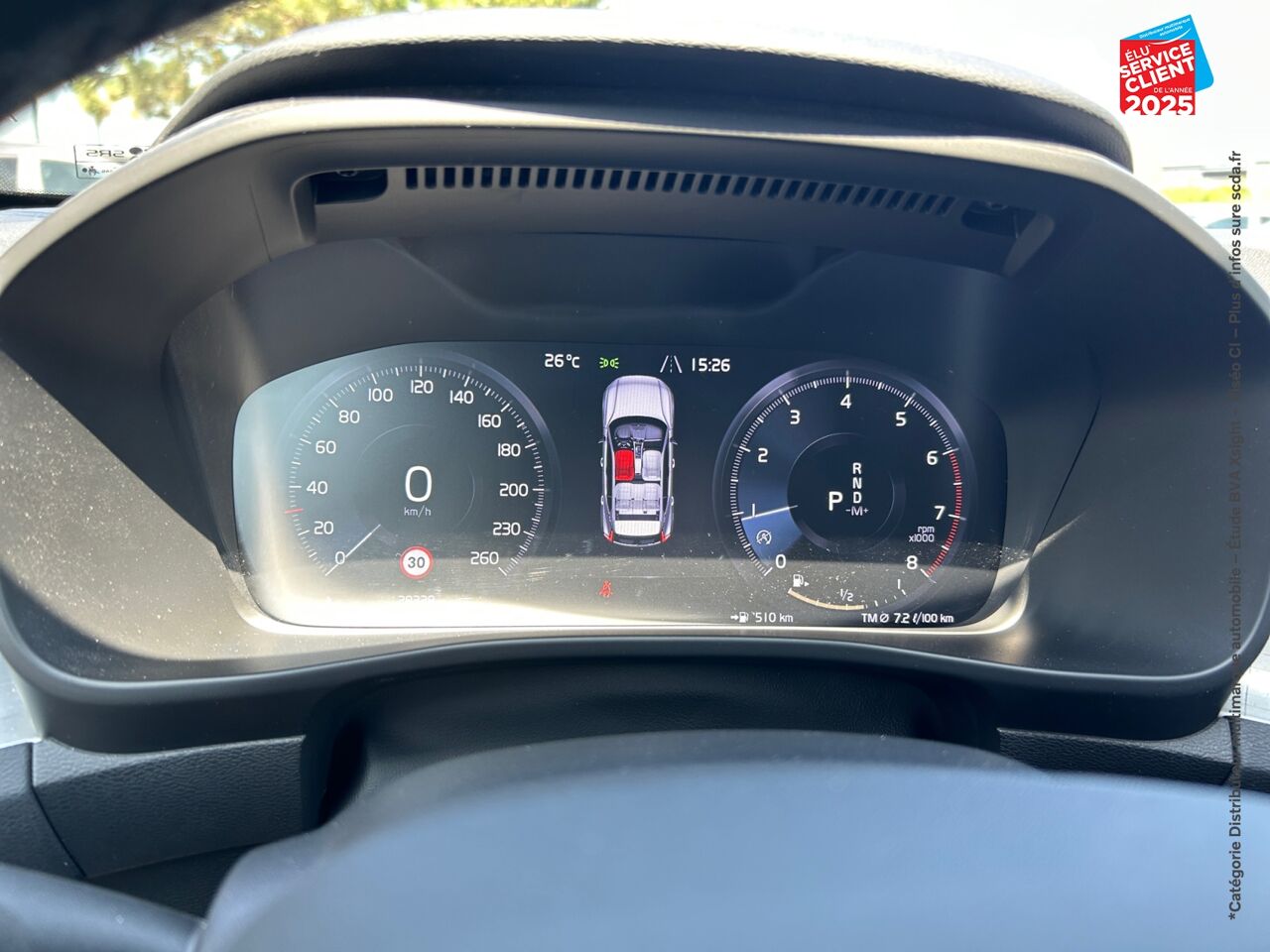 Véhicule d'occasion VOLVO XC40 T2 129CH MOMENTUM BUSINESS GEARTRONIC 8 SIEGES CHAUF VOLANT CHAUF GPS CAMERA CARPLAY chez Toyota Thionville