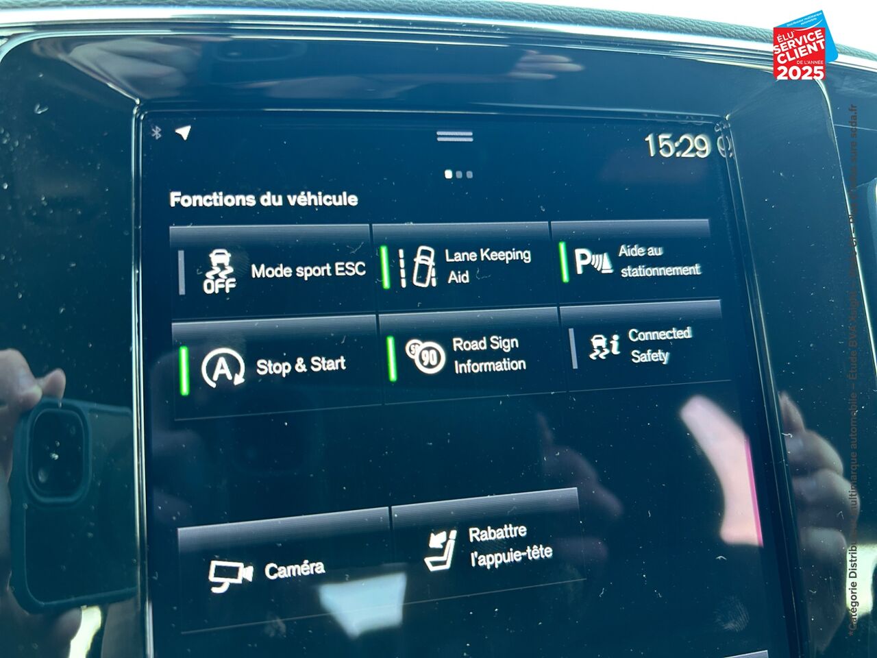 Véhicule d'occasion VOLVO XC40 T2 129CH MOMENTUM BUSINESS GEARTRONIC 8 SIEGES CHAUF VOLANT CHAUF GPS CAMERA CARPLAY chez Toyota Thionville
