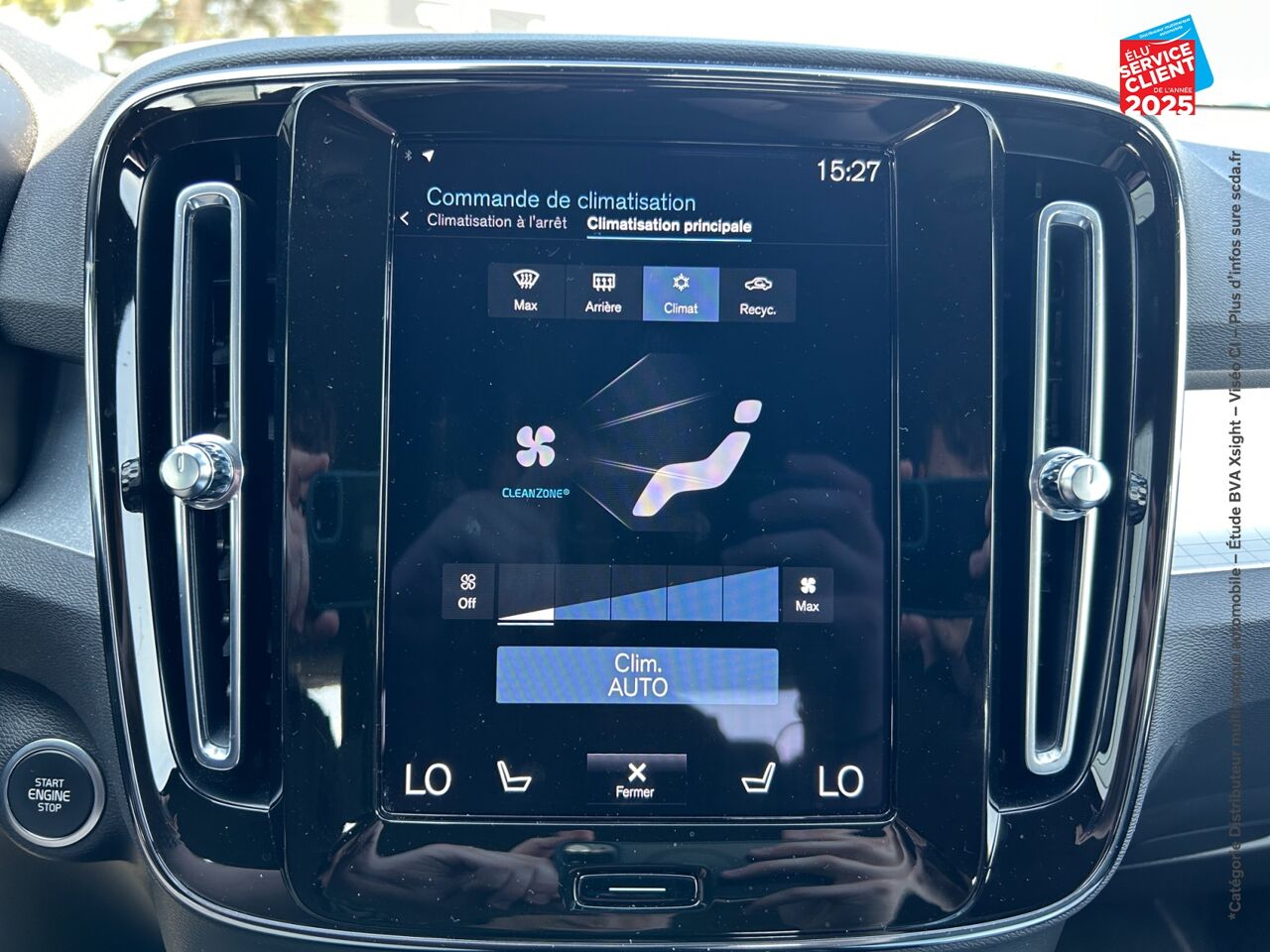 Véhicule d'occasion VOLVO XC40 T2 129CH MOMENTUM BUSINESS GEARTRONIC 8 SIEGES CHAUF VOLANT CHAUF GPS CAMERA CARPLAY chez Toyota Thionville