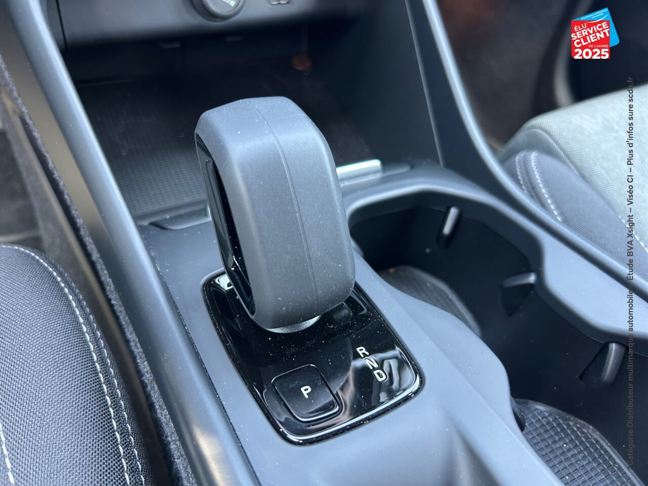 Véhicule d'occasion VOLVO XC40 T2 129CH MOMENTUM BUSINESS GEARTRONIC 8 SIEGES CHAUF VOLANT CHAUF GPS CAMERA CARPLAY chez Toyota Thionville