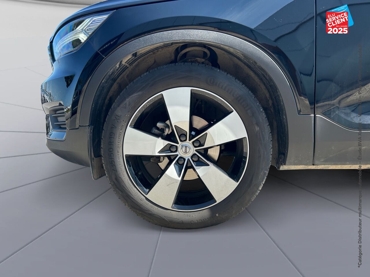 Véhicule d'occasion VOLVO XC40 T2 129CH MOMENTUM BUSINESS GEARTRONIC 8 SIEGES CHAUF VOLANT CHAUF GPS CAMERA CARPLAY chez Toyota Thionville