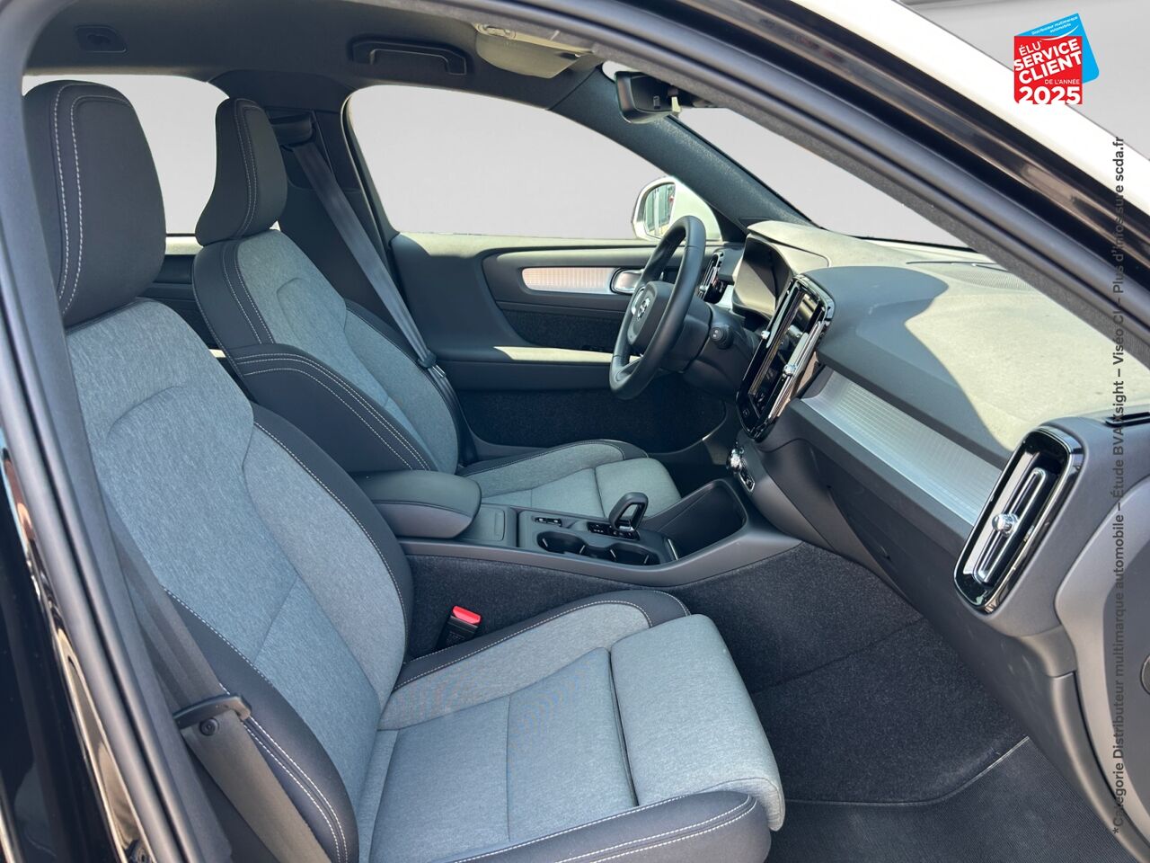 Véhicule d'occasion VOLVO XC40 T2 129CH MOMENTUM BUSINESS GEARTRONIC 8 SIEGES CHAUF VOLANT CHAUF GPS CAMERA CARPLAY chez Toyota Thionville