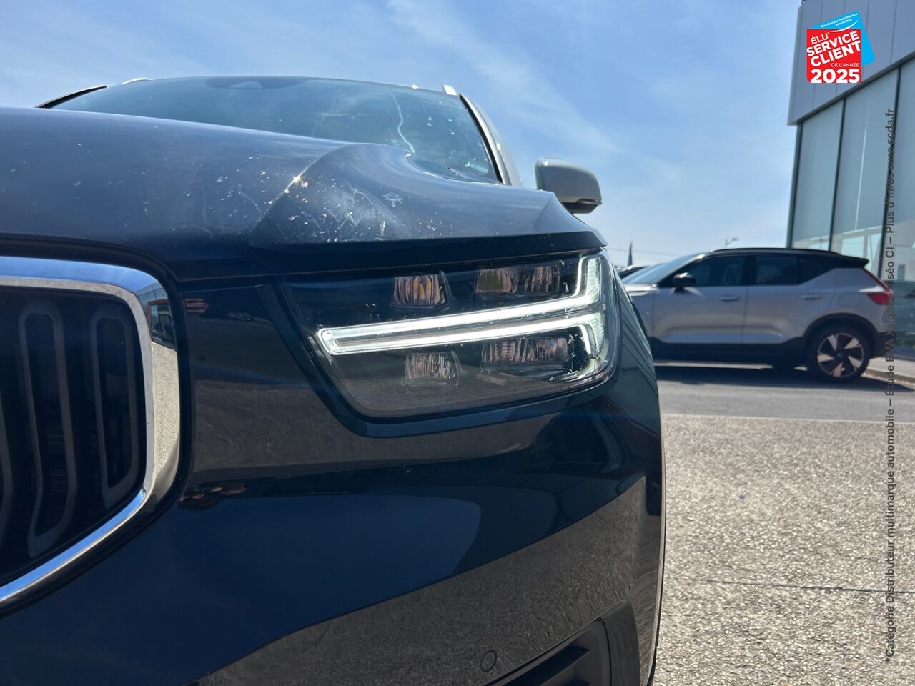 Véhicule d'occasion VOLVO XC40 T2 129CH MOMENTUM BUSINESS GEARTRONIC 8 SIEGES CHAUF VOLANT CHAUF GPS CAMERA CARPLAY chez Toyota Thionville