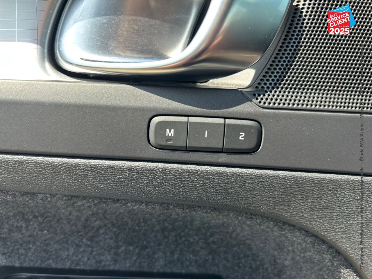 Véhicule d'occasion VOLVO XC40 T2 129CH MOMENTUM BUSINESS GEARTRONIC 8 SIEGES CHAUF VOLANT CHAUF GPS CAMERA CARPLAY chez Toyota Thionville