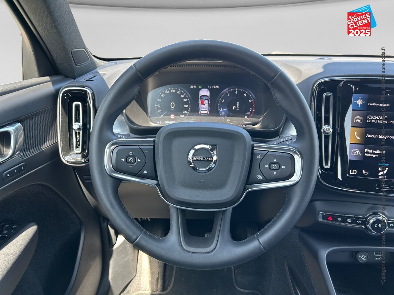 Véhicule d'occasion VOLVO XC40 T2 129CH MOMENTUM BUSINESS GEARTRONIC 8 SIEGES CHAUF VOLANT CHAUF GPS CAMERA CARPLAY chez Toyota Thionville