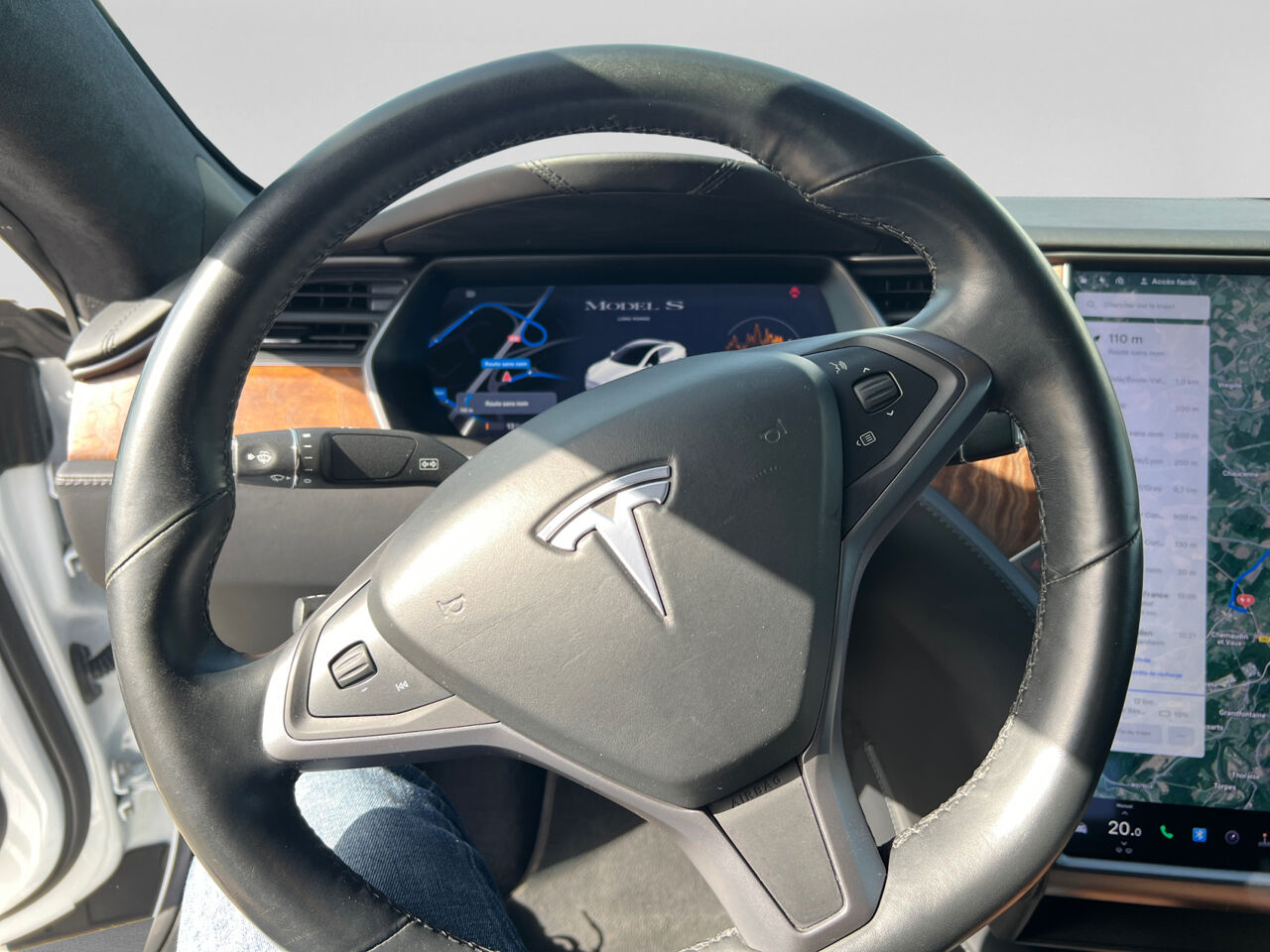 Véhicule d'occasion TESLA MODEL S LONG RANGE SIEGES CUIR GPS chez Renault Saint-Louis