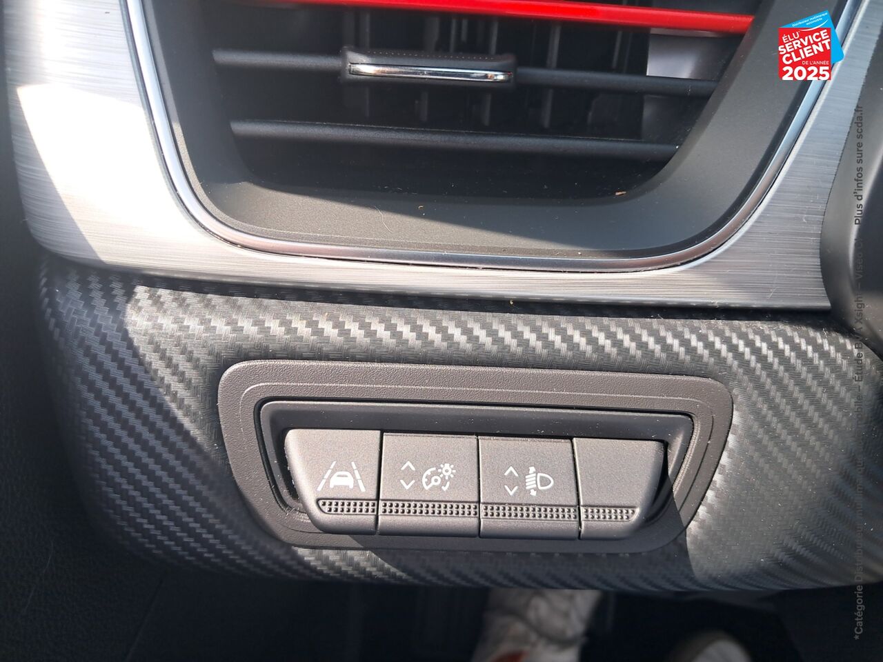 Véhicule d'occasion RENAULT CAPTUR 1.3 TCE MILD HYBRID 160CH RS LINE EDC chez Renault Sélestat
