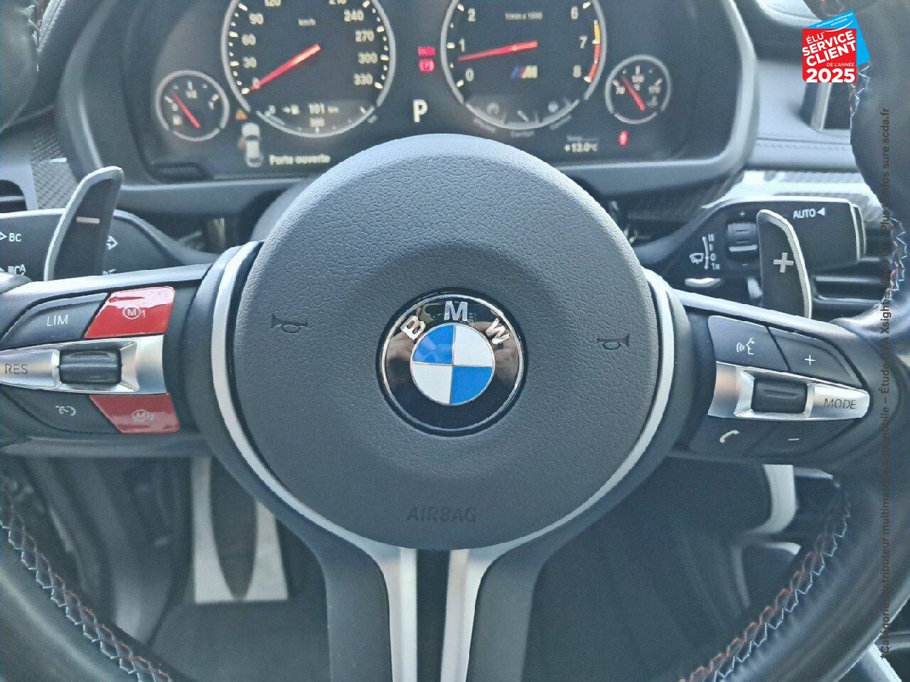 Véhicule d'occasion BMW X6 M 575CH BVA8 TOUVRANT SIEGES CHAUF/CUIR CAMERA H/KARDON HUD chez BMW Besançon