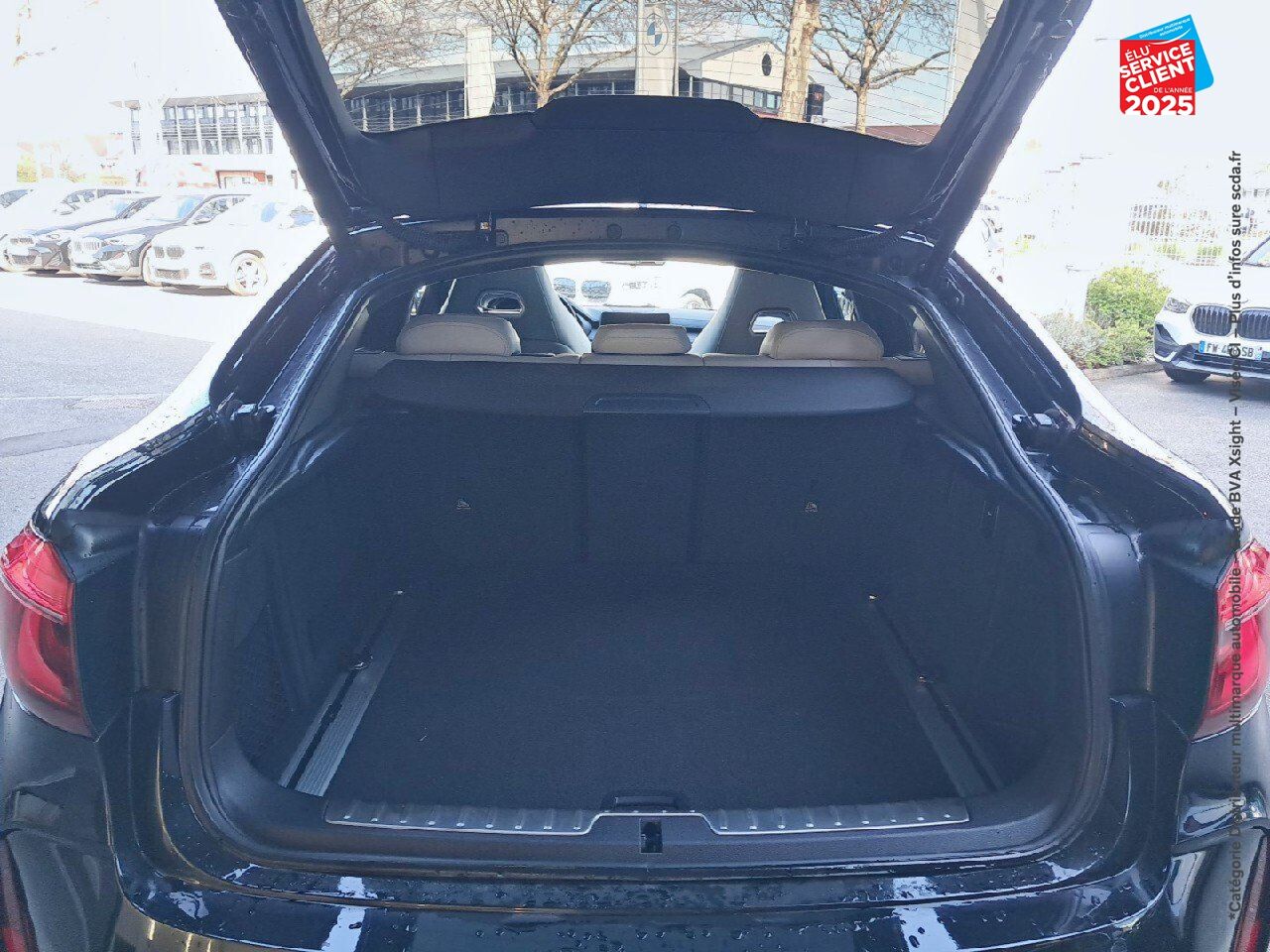 Véhicule d'occasion BMW X6 M 575CH BVA8 TOUVRANT SIEGES CHAUF/CUIR CAMERA H/KARDON HUD chez BMW Besançon