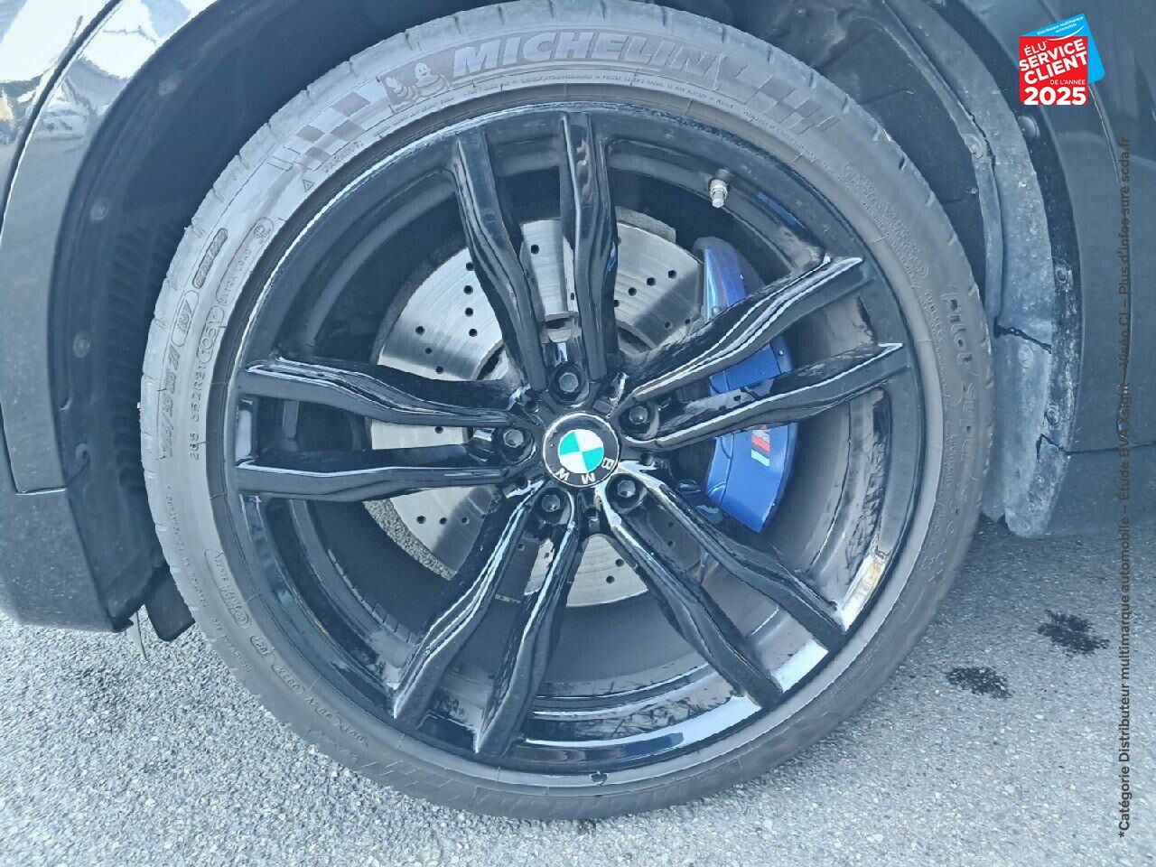 Véhicule d'occasion BMW X6 M 575CH BVA8 TOUVRANT SIEGES CHAUF/CUIR CAMERA H/KARDON HUD chez BMW Besançon