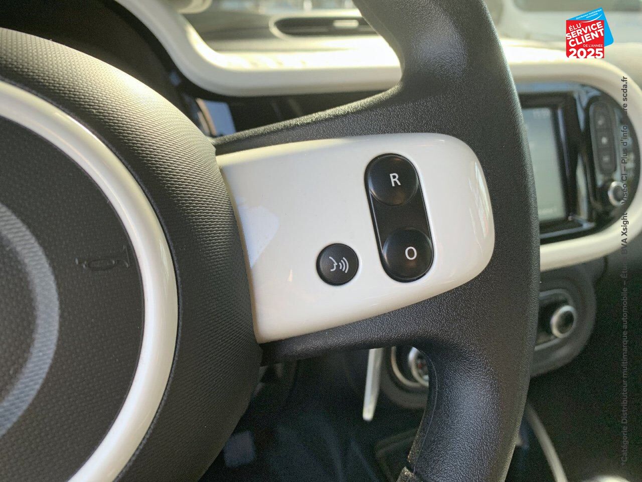 Véhicule d'occasion RENAULT TWINGO E-TECH ELECTRIC EQUILIBRE R80 ACHAT INTEGRAL chez Toyota Sarreguemines
