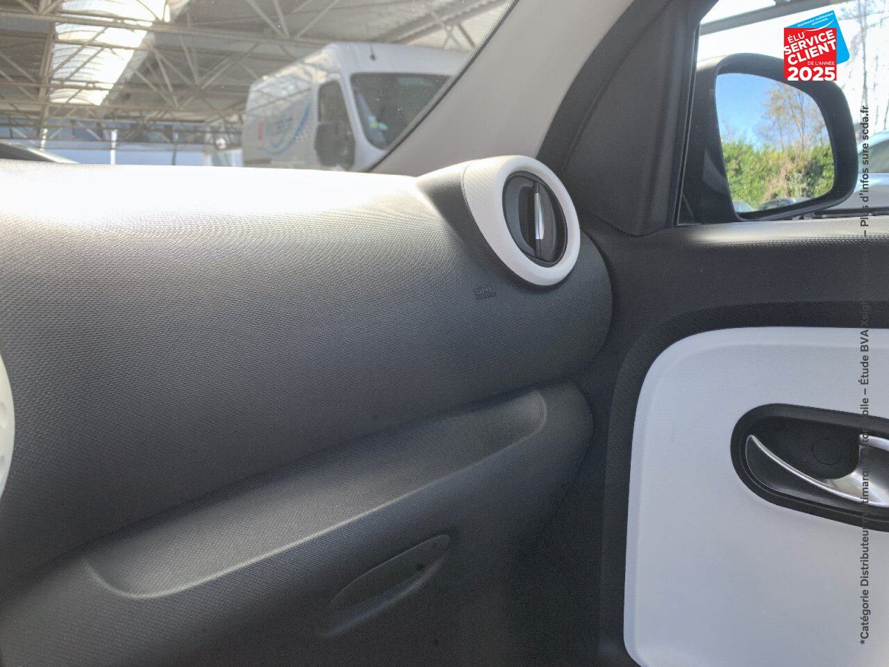 Véhicule d'occasion RENAULT TWINGO E-TECH ELECTRIC EQUILIBRE R80 ACHAT INTEGRAL chez Toyota Sarreguemines