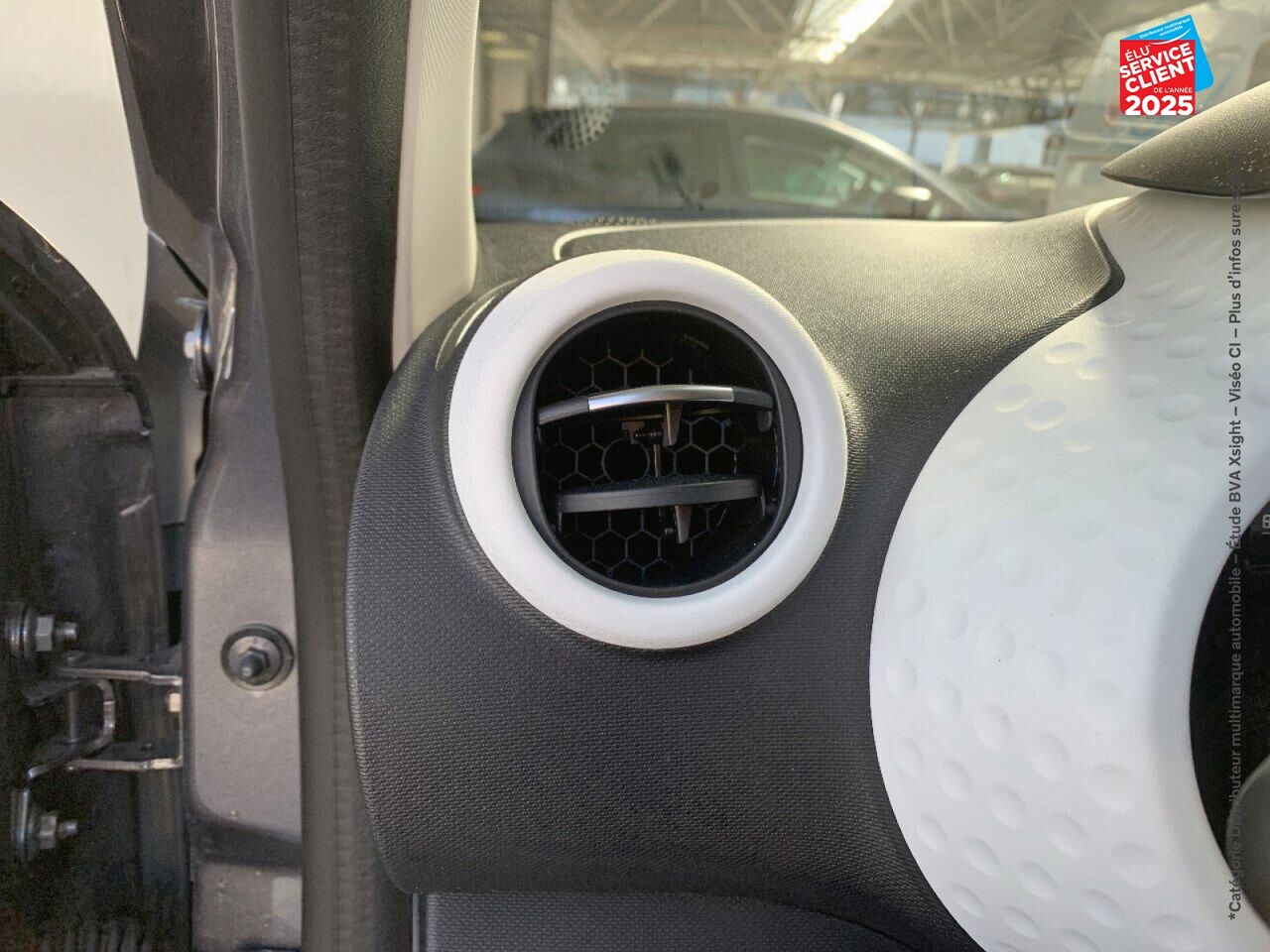 Véhicule d'occasion RENAULT TWINGO E-TECH ELECTRIC EQUILIBRE R80 ACHAT INTEGRAL chez Toyota Sarreguemines