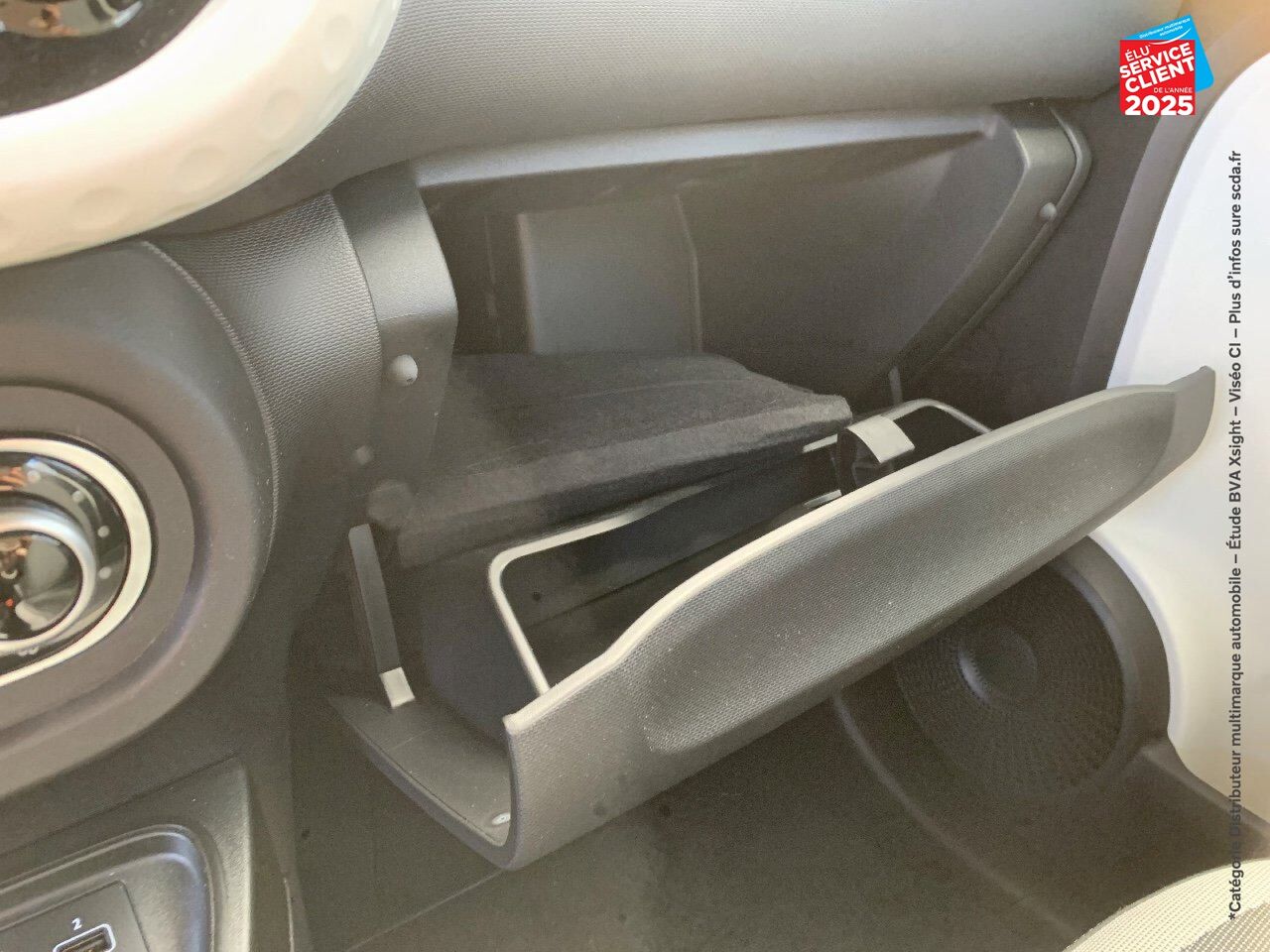 Véhicule d'occasion RENAULT TWINGO E-TECH ELECTRIC EQUILIBRE R80 ACHAT INTEGRAL chez Toyota Sarreguemines