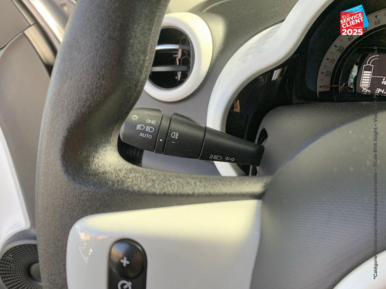 Véhicule d'occasion RENAULT TWINGO E-TECH ELECTRIC EQUILIBRE R80 ACHAT INTEGRAL chez Toyota Sarreguemines