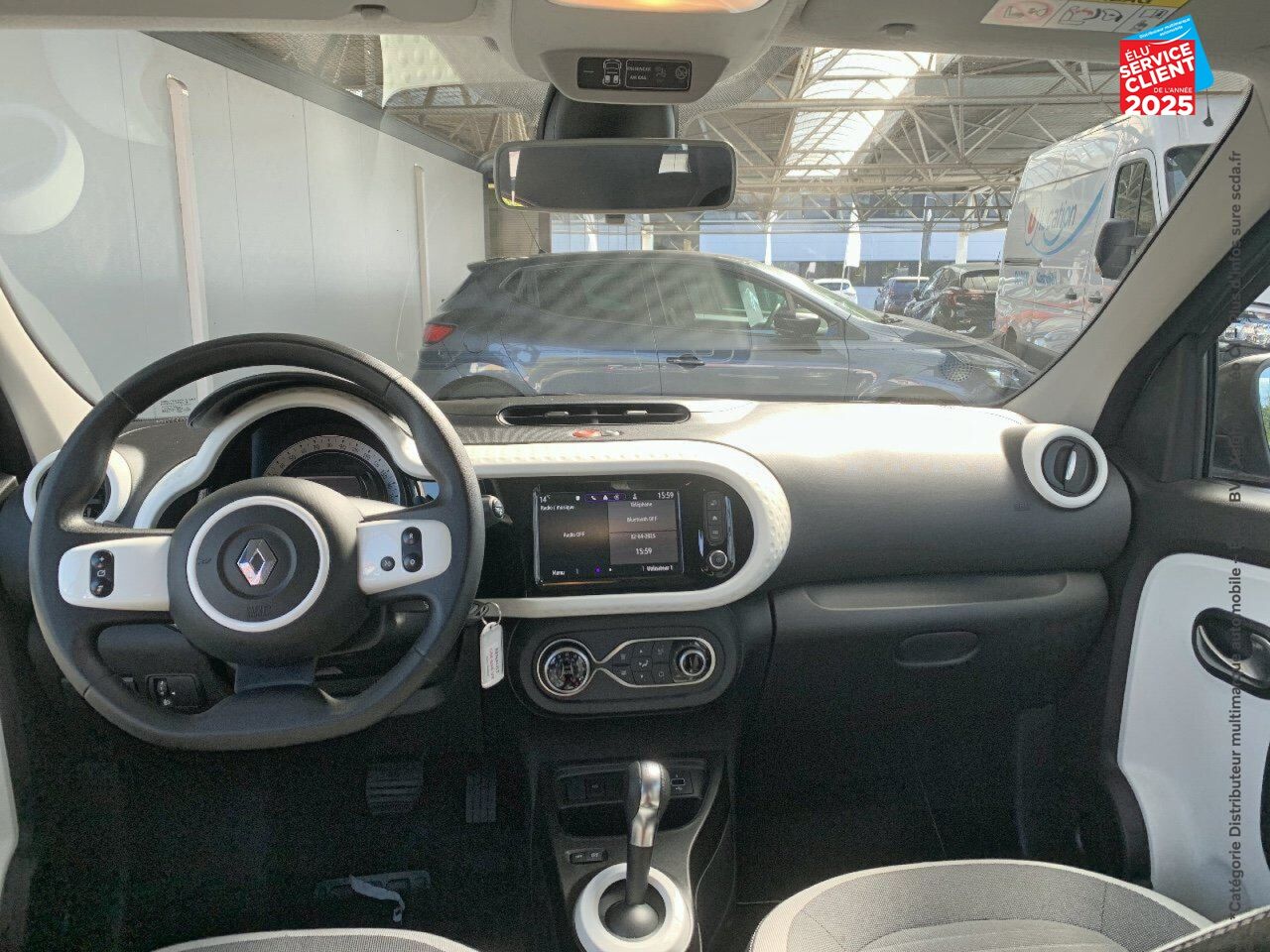 Véhicule d'occasion RENAULT TWINGO E-TECH ELECTRIC EQUILIBRE R80 ACHAT INTEGRAL chez Toyota Sarreguemines