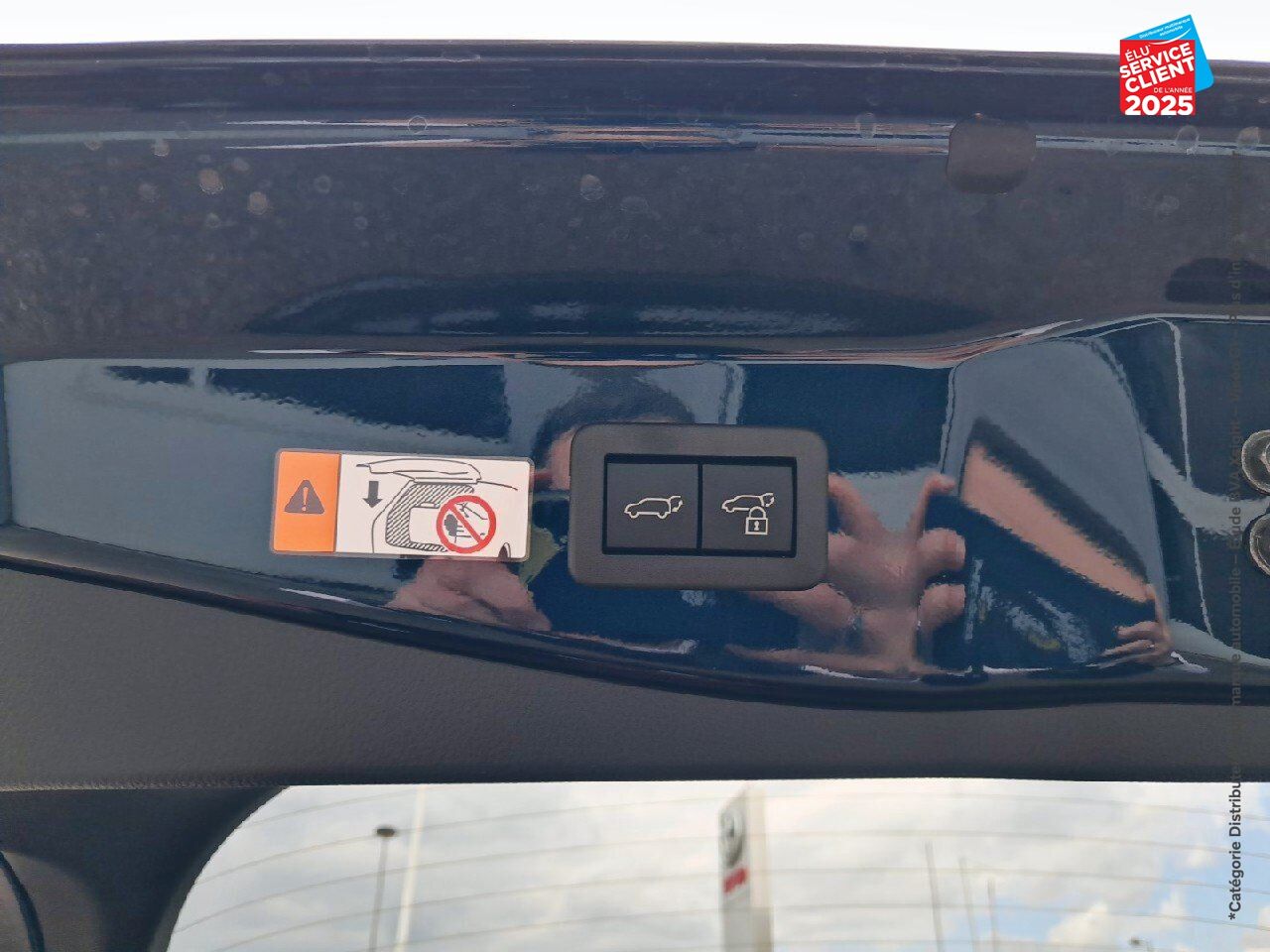 Véhicule neuf TOYOTA C-HR 2.0 HYBRIDE RECHARGEABLE 225CH DESIGN NG23 chez Toyota Bar le Duc