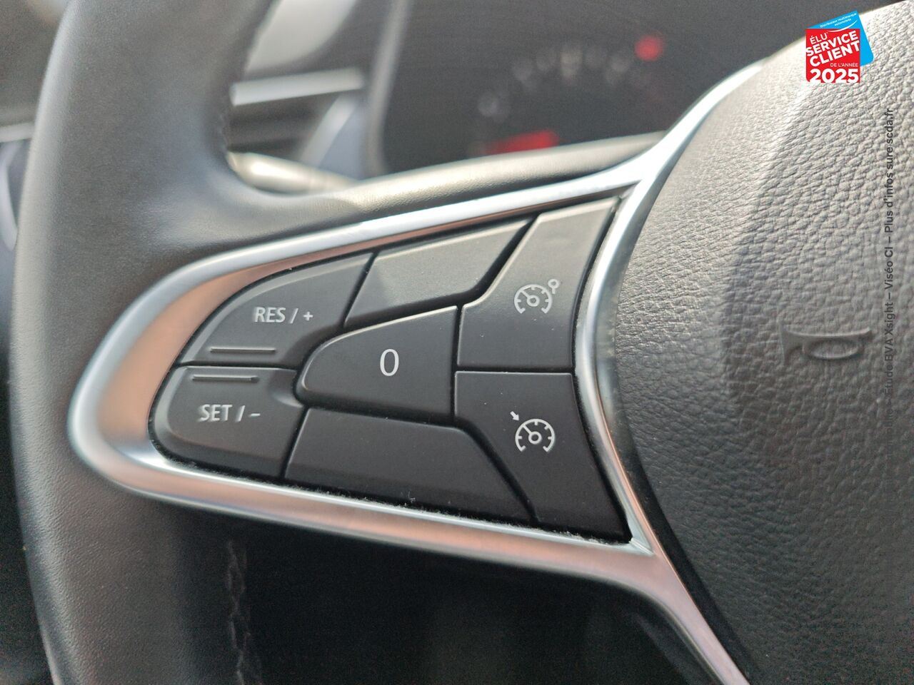 Véhicule d'occasion RENAULT ARKANA 1.3 TCE MILD HYBRID 140CH EVOLUTION EDC -22 GPS CAMERA chez Le Veodrome
