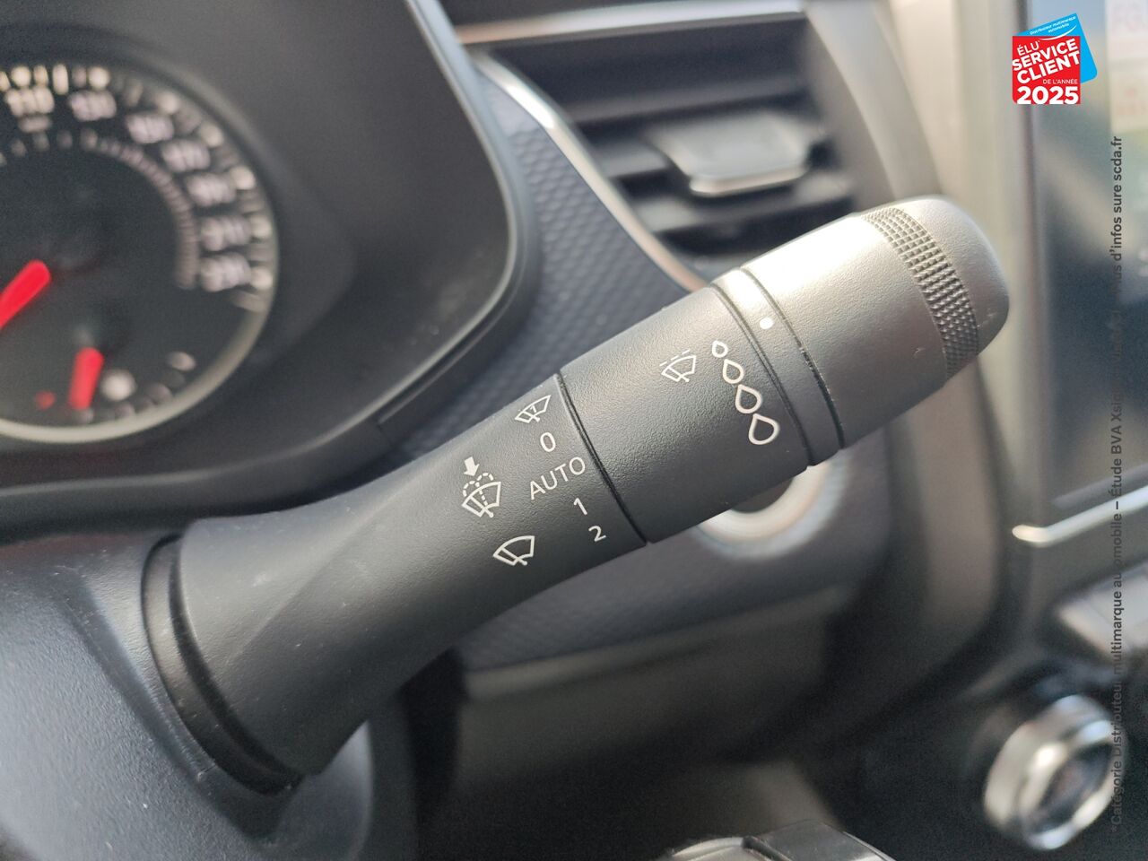 Véhicule d'occasion RENAULT ARKANA 1.3 TCE MILD HYBRID 140CH EVOLUTION EDC -22 GPS CAMERA chez Le Veodrome