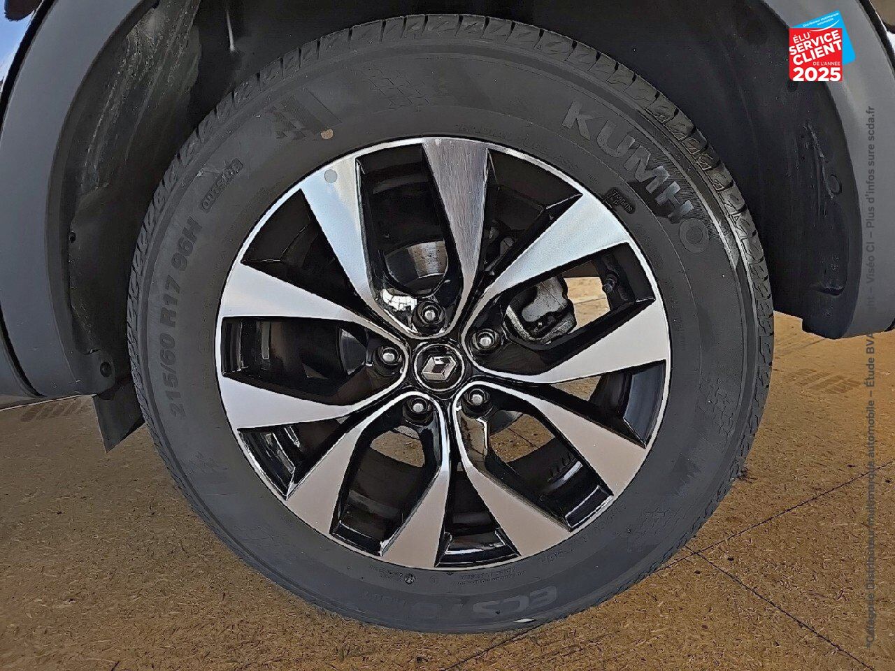 Véhicule d'occasion RENAULT ARKANA 1.3 TCE MILD HYBRID 140CH EVOLUTION EDC -22 GPS CAMERA chez Peugeot Sedan