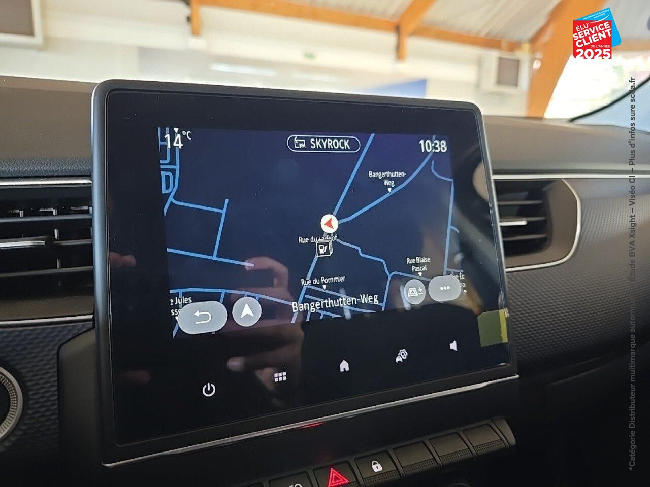 Véhicule d'occasion RENAULT ARKANA 1.3 TCE MILD HYBRID 140CH EVOLUTION EDC -22 GPS CAMERA chez Peugeot Sedan