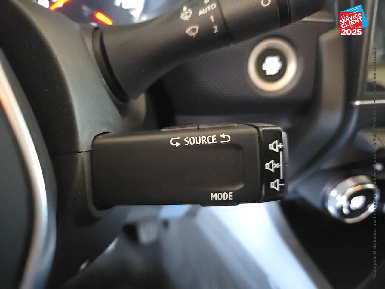 Véhicule d'occasion RENAULT ARKANA 1.3 TCE MILD HYBRID 140CH EVOLUTION EDC -22 GPS CAMERA chez Peugeot Sedan