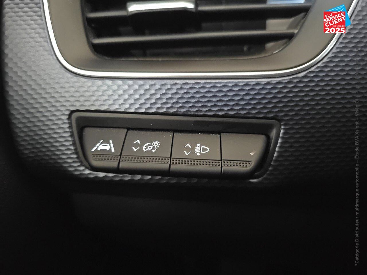 Véhicule d'occasion RENAULT ARKANA 1.3 TCE MILD HYBRID 140CH EVOLUTION EDC -22 GPS CAMERA chez Peugeot Sedan