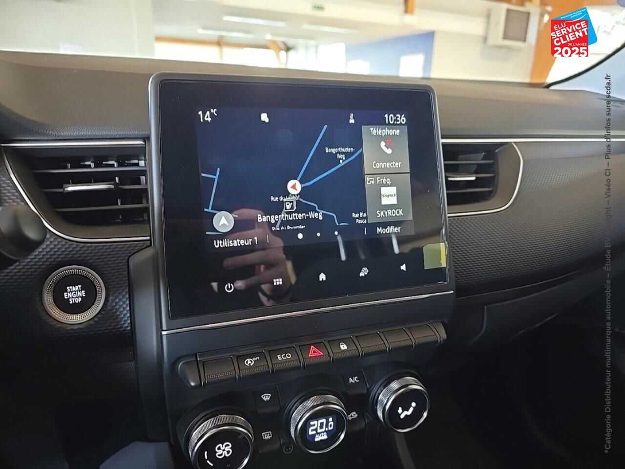 Véhicule d'occasion RENAULT ARKANA 1.3 TCE MILD HYBRID 140CH EVOLUTION EDC -22 GPS CAMERA chez Peugeot Sedan