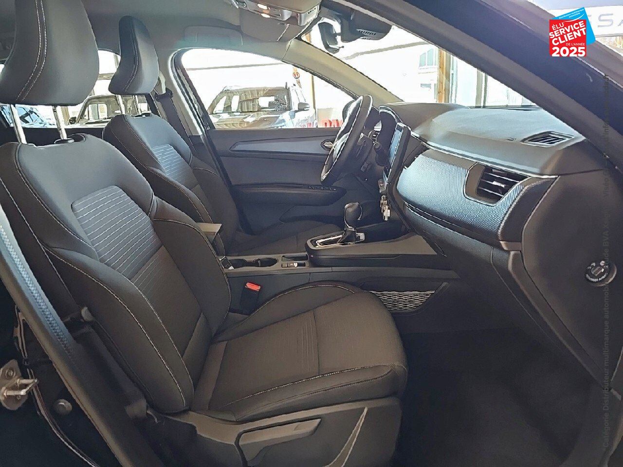 Véhicule d'occasion RENAULT ARKANA 1.3 TCE MILD HYBRID 140CH EVOLUTION EDC -22 GPS CAMERA chez Peugeot Sedan